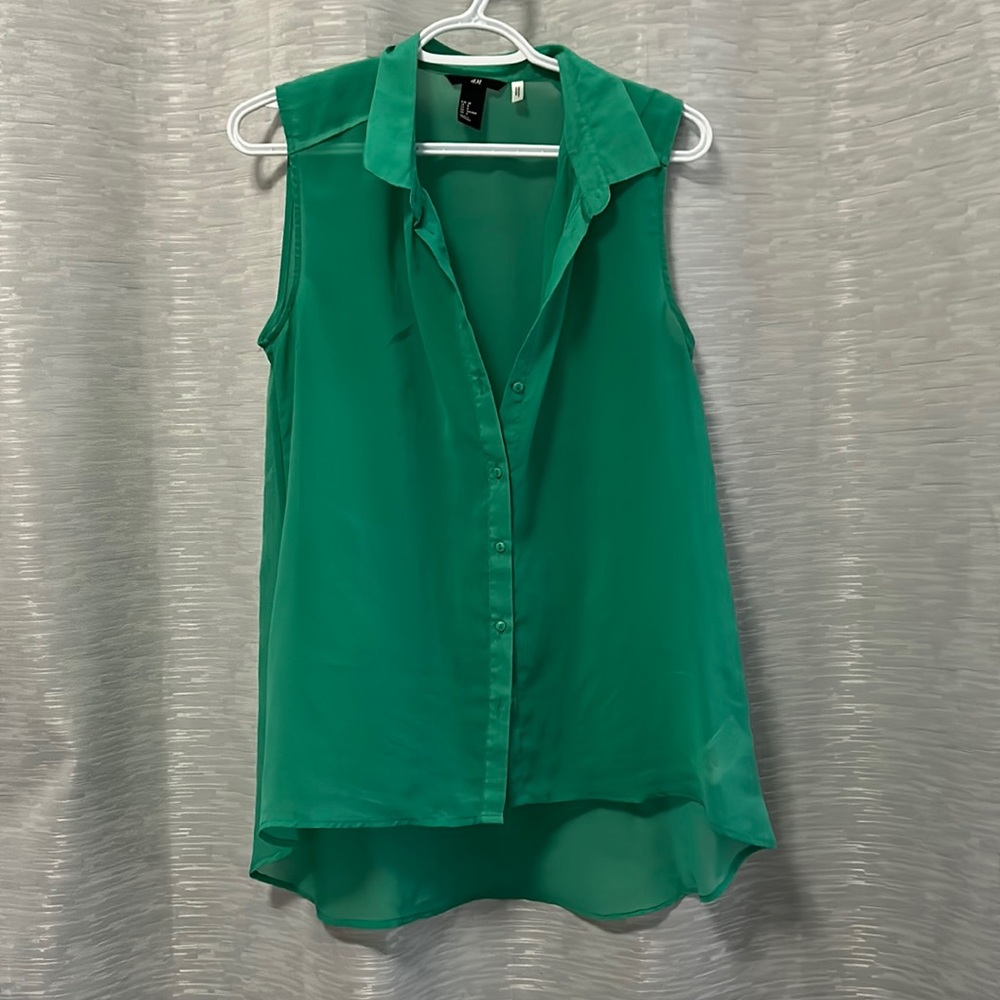 H&M green button-up shirt